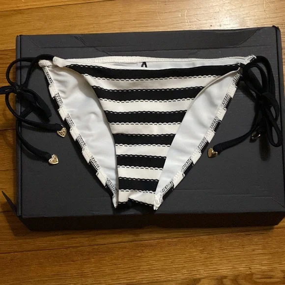 NWOT Wildfox Bikini Bottoms - Picture 4 of 13